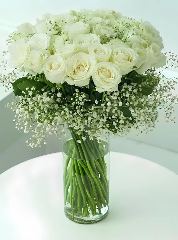 Vazoda 35 Tane Beyaz Güller